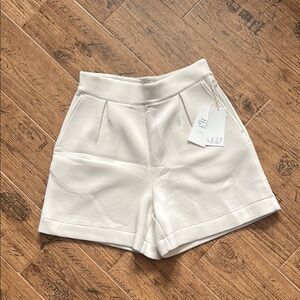 NWT Leze lezé The Label Piper Shorts Sz Medium - Bone